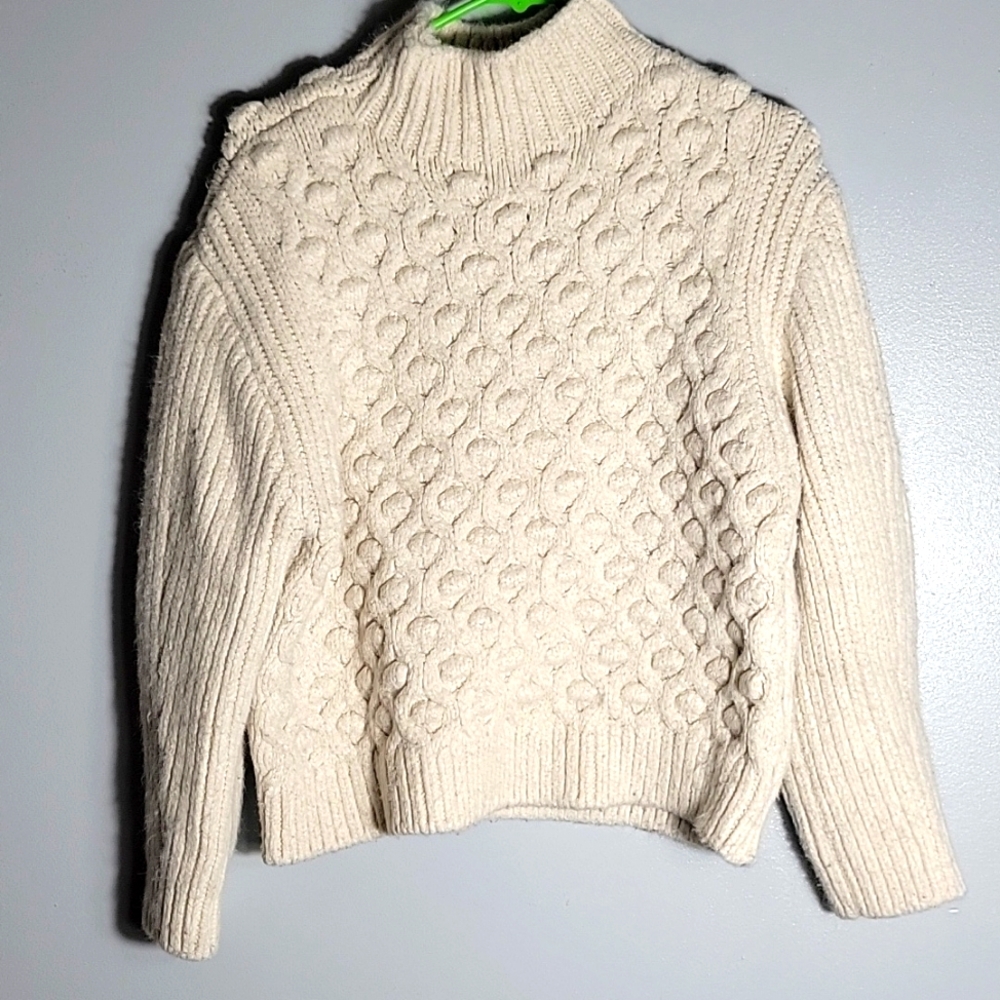 Zara Womens sz Medium knit cream sweater.